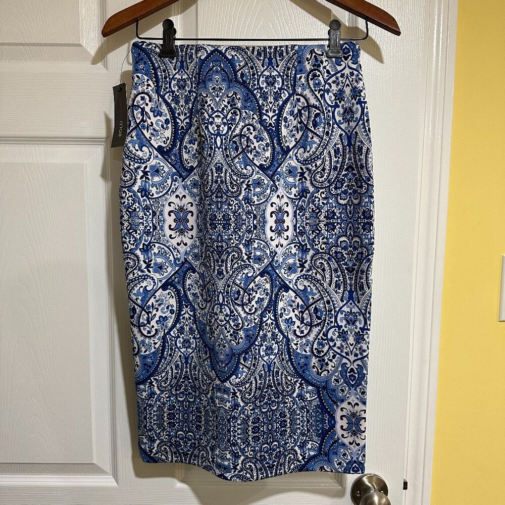 Pull-on tube skirt
